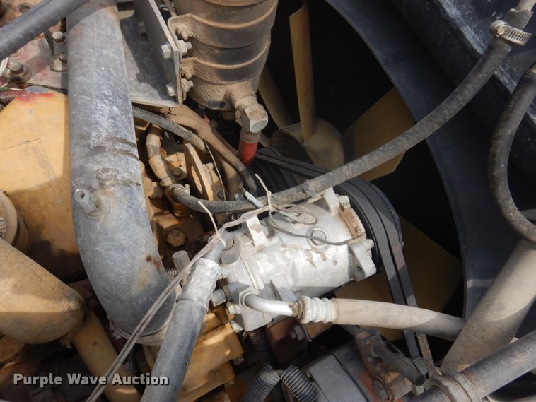 image for item JZ9994 1989 Freightliner FLD120  flatbed truck