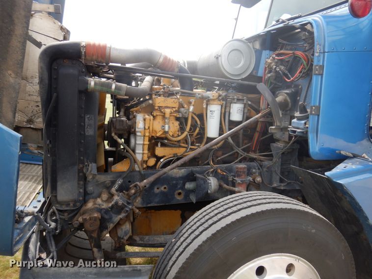 image for item JZ9994 1989 Freightliner FLD120  flatbed truck