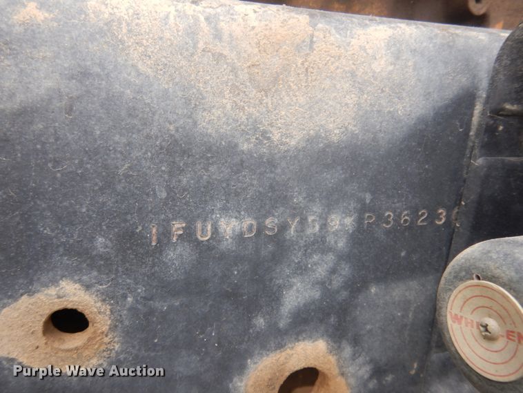 image for item JZ9994 1989 Freightliner FLD120  flatbed truck