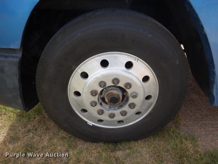 image for item JZ9994 1989 Freightliner FLD120  flatbed truck