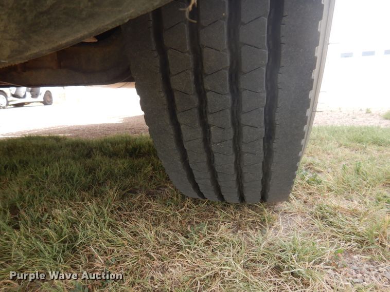 image for item JZ9994 1989 Freightliner FLD120  flatbed truck