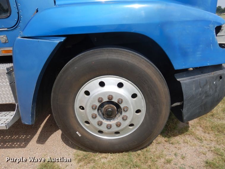 image for item JZ9994 1989 Freightliner FLD120  flatbed truck