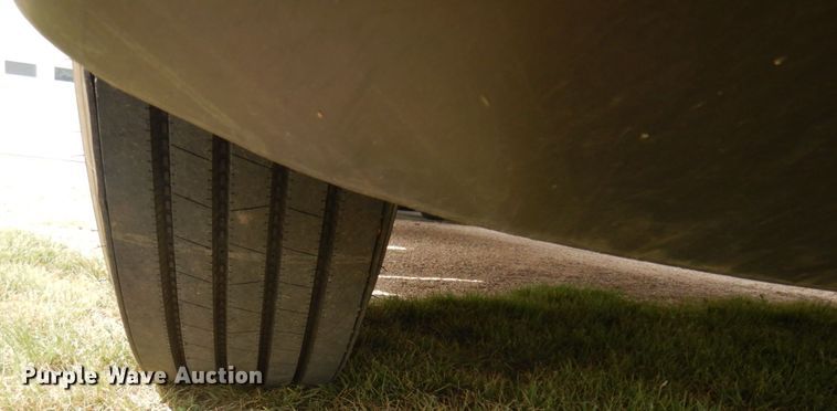 image for item JZ9994 1989 Freightliner FLD120  flatbed truck