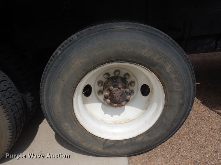 image for item JZ9994 1989 Freightliner FLD120  flatbed truck