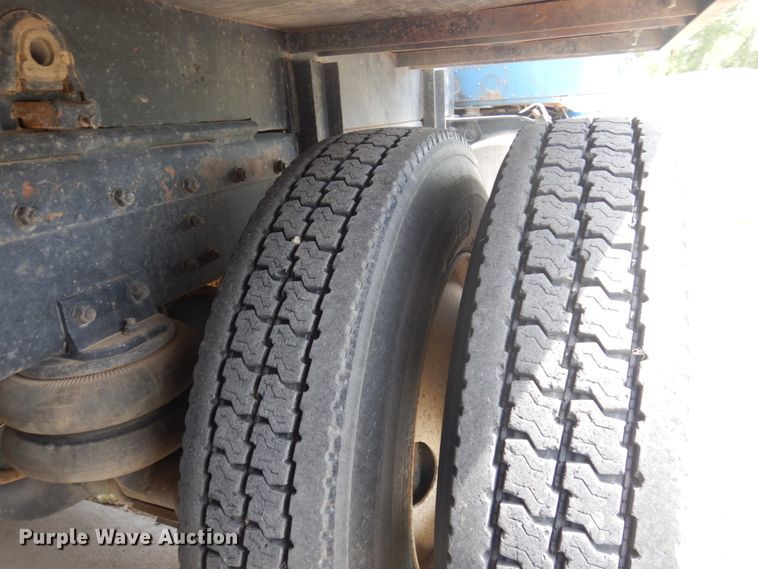 image for item JZ9994 1989 Freightliner FLD120  flatbed truck