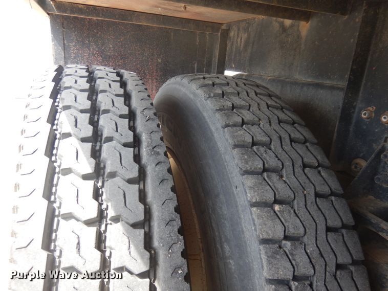 image for item JZ9994 1989 Freightliner FLD120  flatbed truck