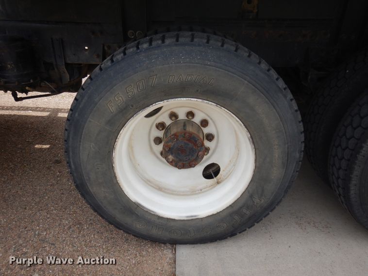 image for item JZ9994 1989 Freightliner FLD120  flatbed truck