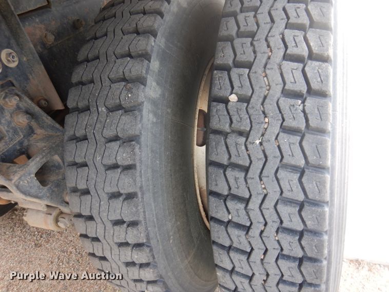 image for item JZ9994 1989 Freightliner FLD120  flatbed truck