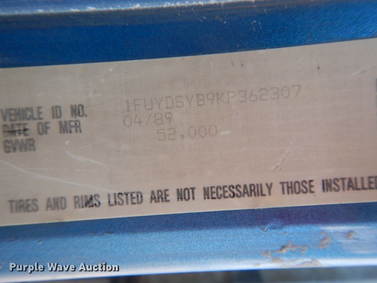 image for item JZ9994 1989 Freightliner FLD120  flatbed truck