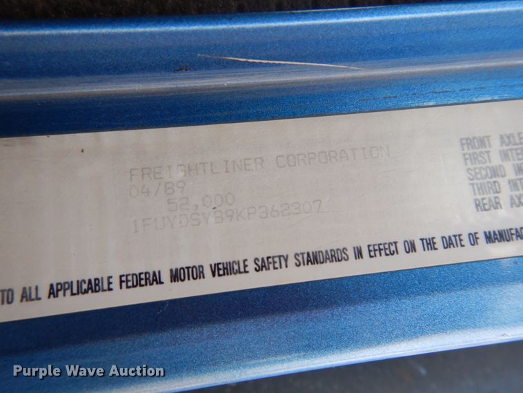 image for item JZ9994 1989 Freightliner FLD120  flatbed truck