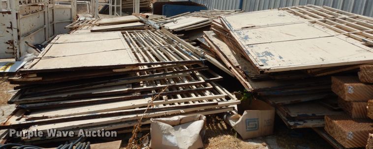 image for item KW0006 Approximately 120 livestock panels