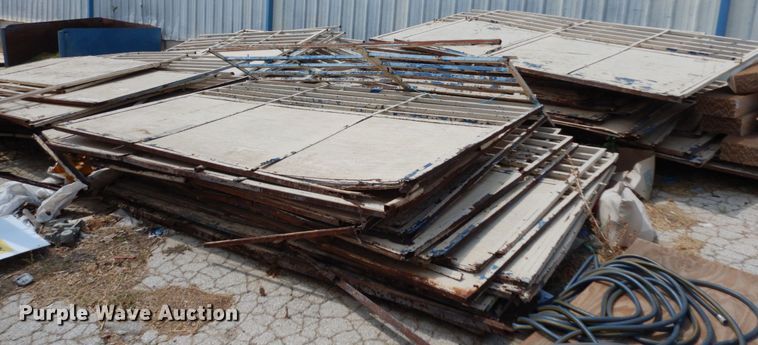 image for item KW0006 Approximately 120 livestock panels