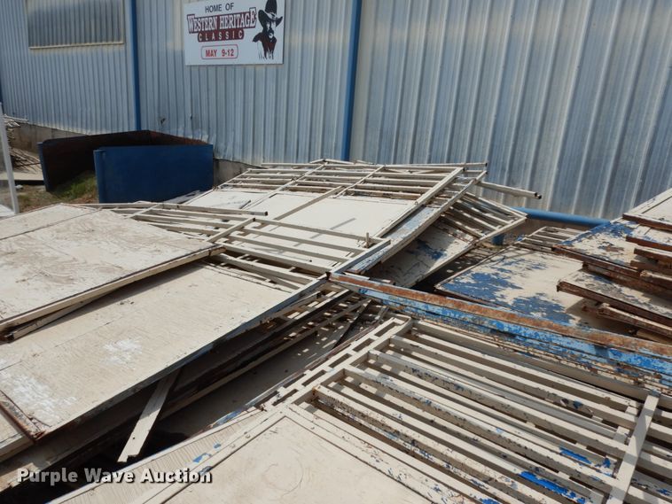 image for item KW0006 Approximately 120 livestock panels