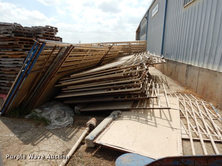 image for item KW0006 Approximately 120 livestock panels