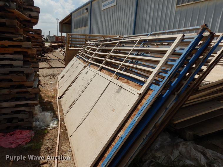 image for item KW0006 Approximately 120 livestock panels