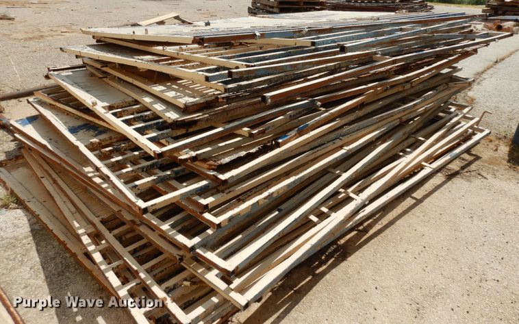 image for item KW0006 Approximately 120 livestock panels