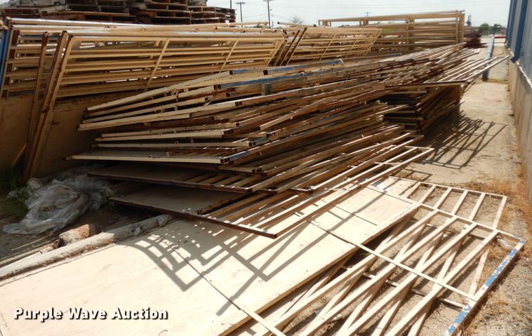 image for item KW0006 Approximately 120 livestock panels