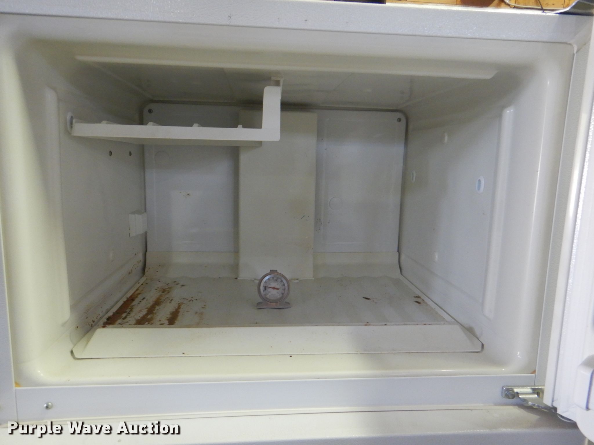 Hotpoint refrigerator in Tulsa, OK Item IE9311 sold Purple Wave