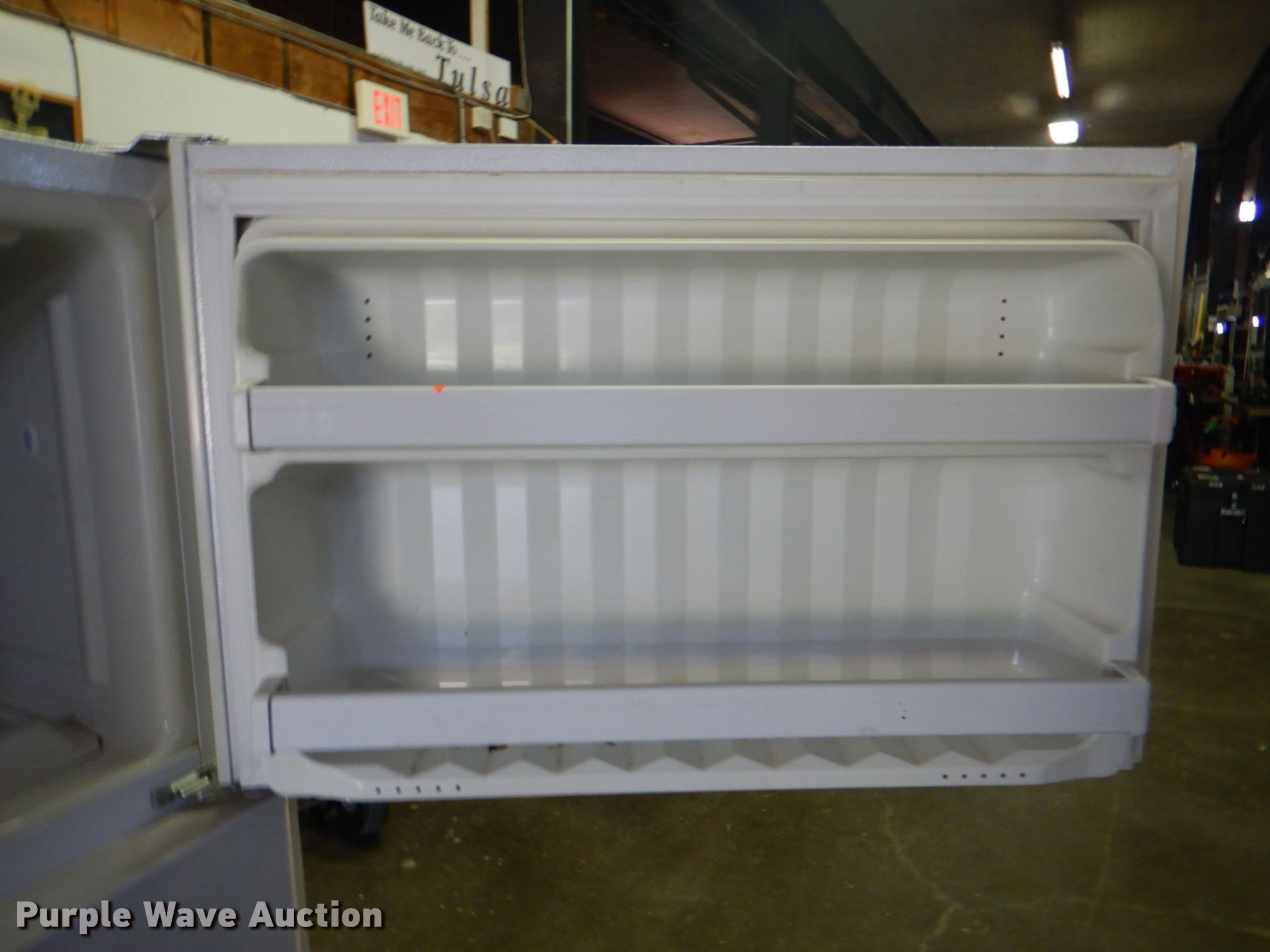 Hotpoint refrigerator in Tulsa, OK Item IE9311 sold Purple Wave