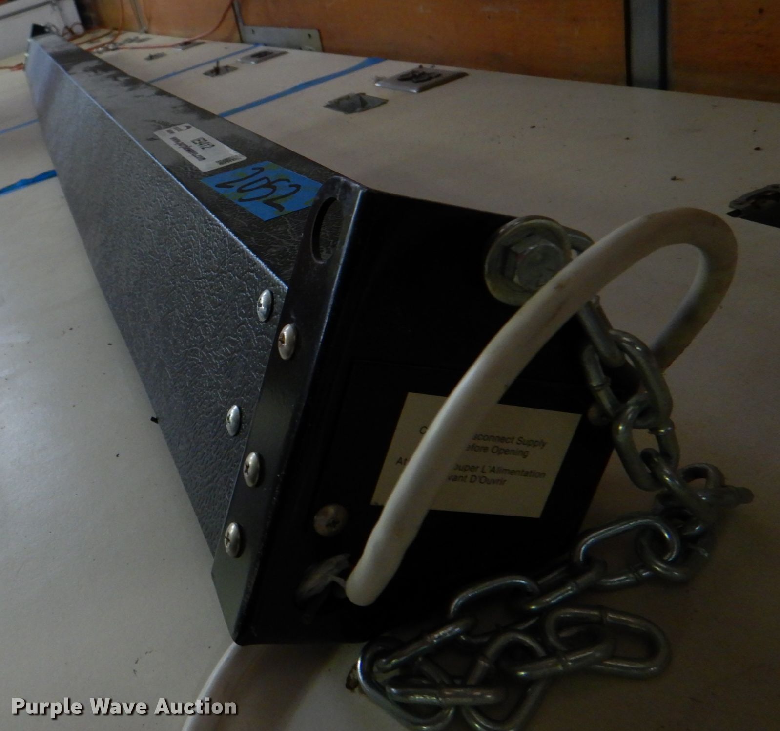 Projector screen in Tulsa, OK Item IE9412 sold Purple Wave