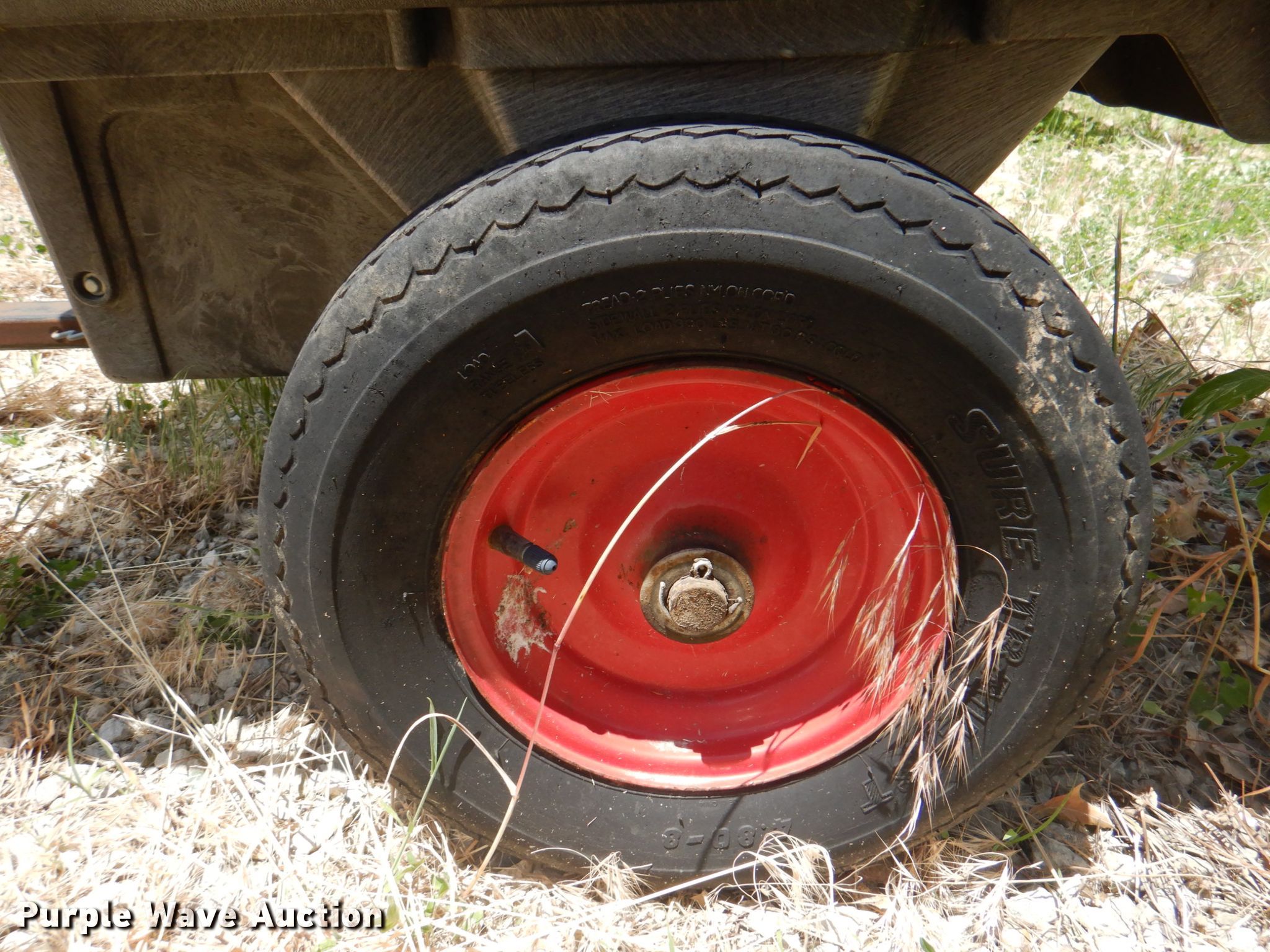 Rubbermaid yard trailer in Shenandoah, IA Item JY9844 sold Purple Wave