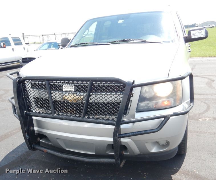 image for item DG0680 2011 Chevrolet Suburban 2500  SUV