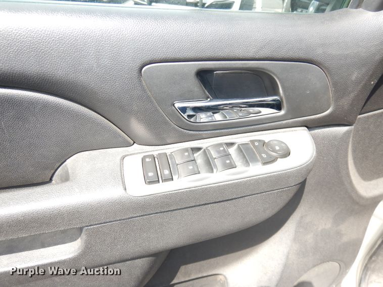 image for item DG0680 2011 Chevrolet Suburban 2500  SUV