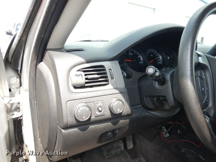 image for item DG0680 2011 Chevrolet Suburban 2500  SUV