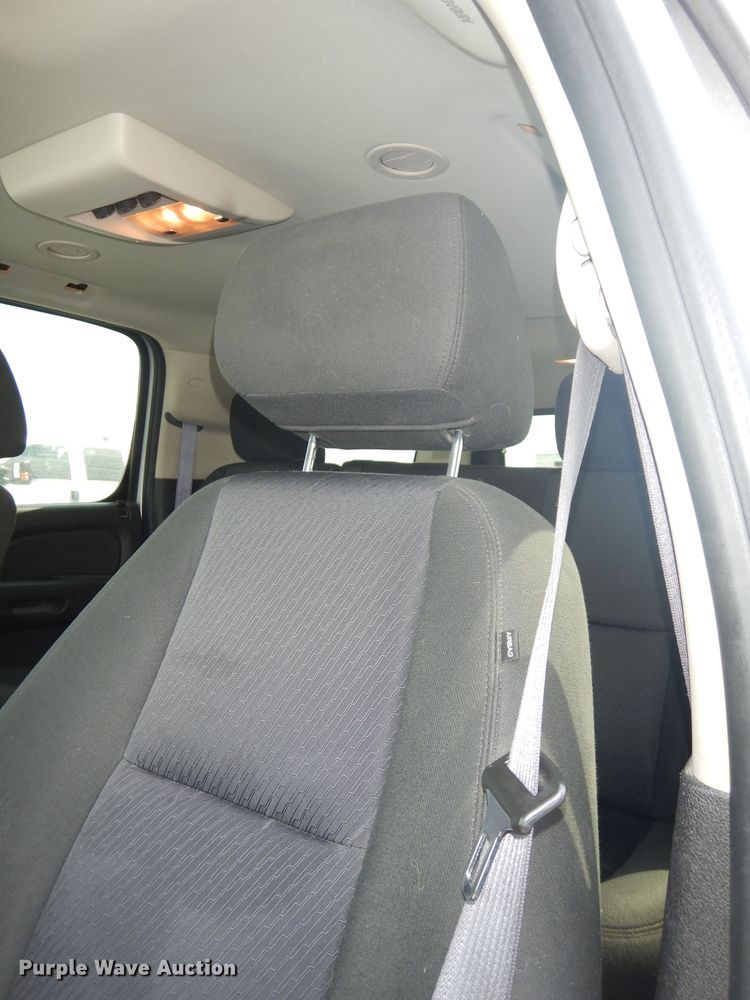 image for item DG0680 2011 Chevrolet Suburban 2500  SUV