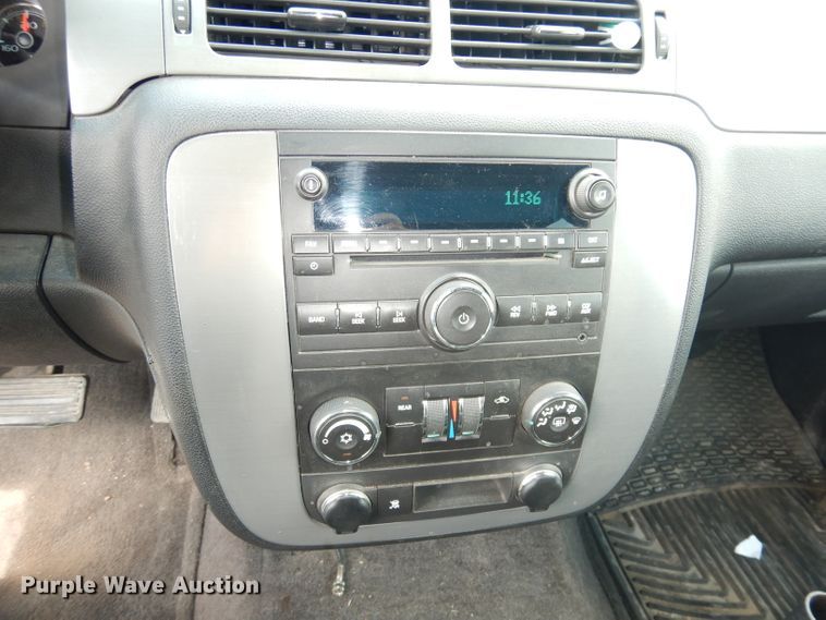 image for item DG0680 2011 Chevrolet Suburban 2500  SUV