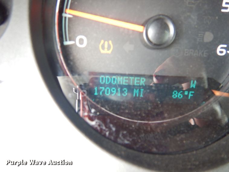 image for item DG0680 2011 Chevrolet Suburban 2500  SUV