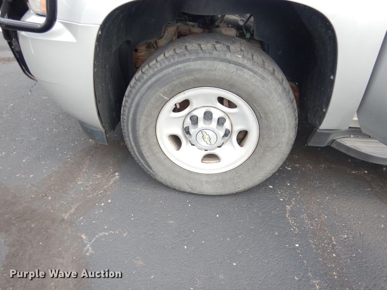 image for item DG0680 2011 Chevrolet Suburban 2500  SUV