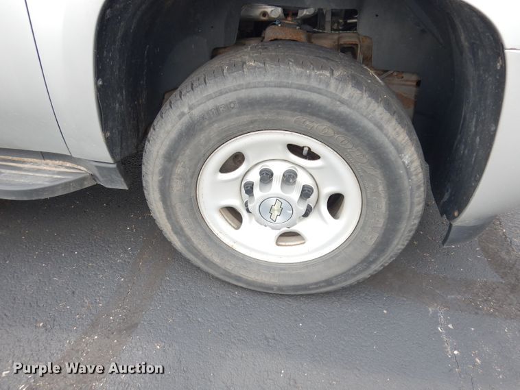 image for item DG0680 2011 Chevrolet Suburban 2500  SUV