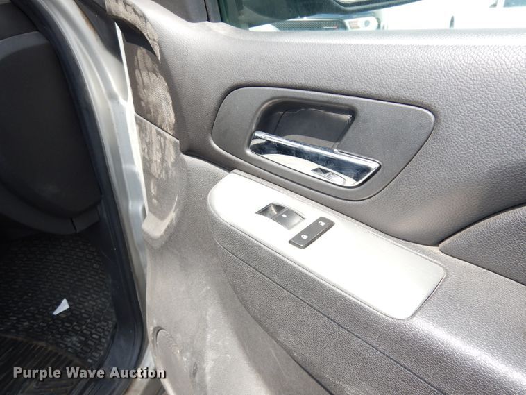 image for item DG0680 2011 Chevrolet Suburban 2500  SUV