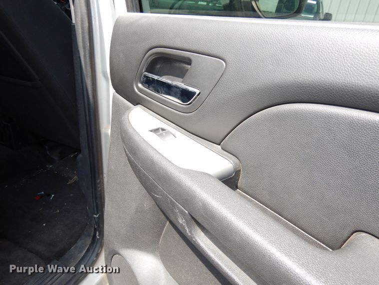 image for item DG0680 2011 Chevrolet Suburban 2500  SUV