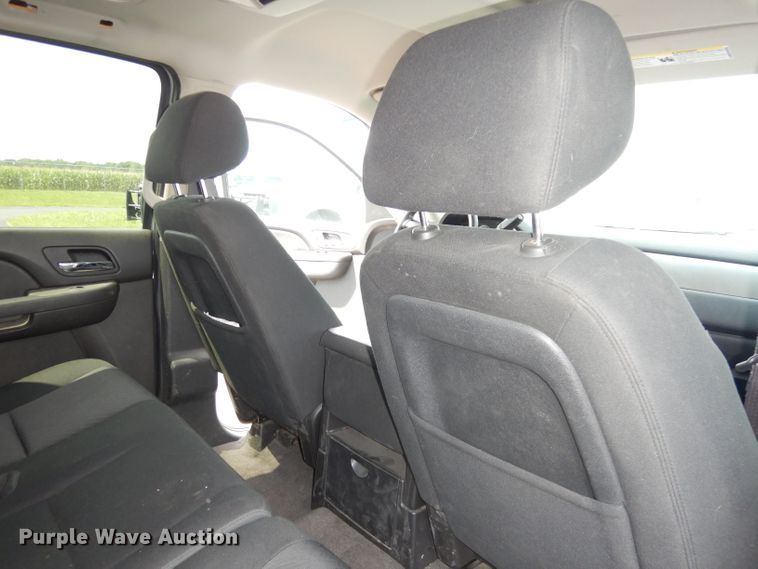 image for item DG0680 2011 Chevrolet Suburban 2500  SUV