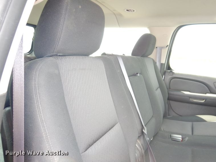 image for item DG0680 2011 Chevrolet Suburban 2500  SUV