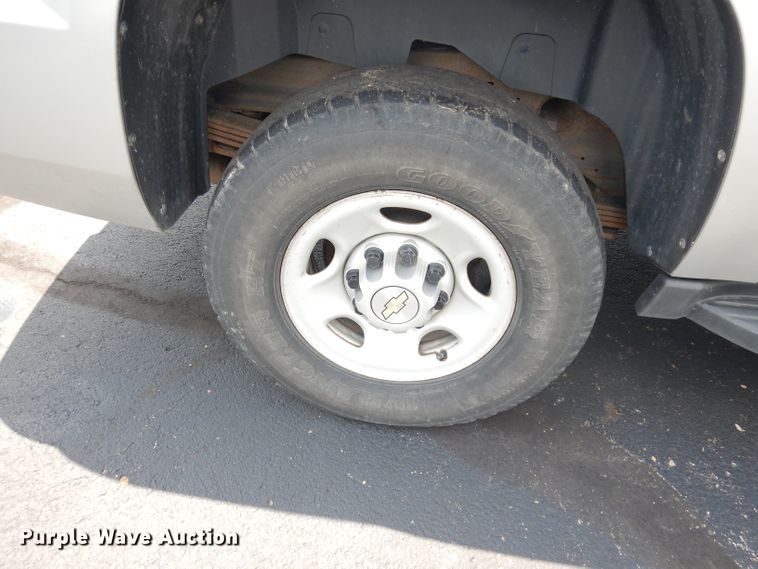 image for item DG0680 2011 Chevrolet Suburban 2500  SUV