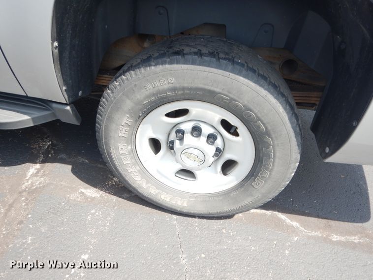 image for item DG0680 2011 Chevrolet Suburban 2500  SUV