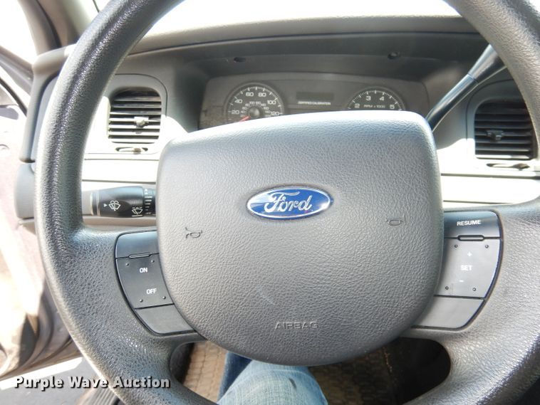 image for item DG0682 2006 Ford Crown Victoria Police Interceptor