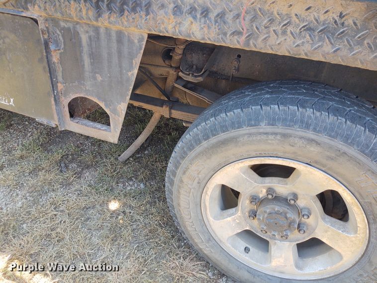 image for item BY9342 2005 Dodge Ram 3500  Quad Cab flatbed pickup truck