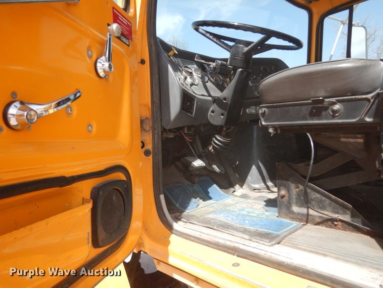 image for item DC2157 1992 Ford LTA9000  vacuum truck