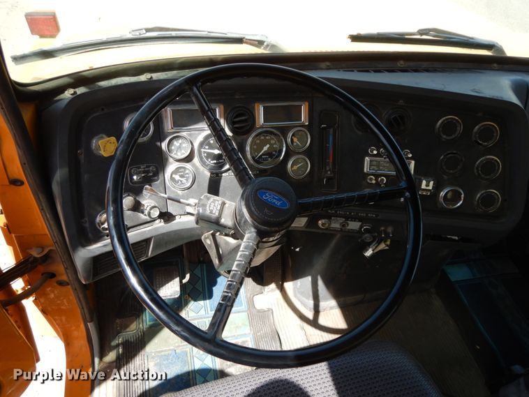 image for item DC2157 1992 Ford LTA9000  vacuum truck