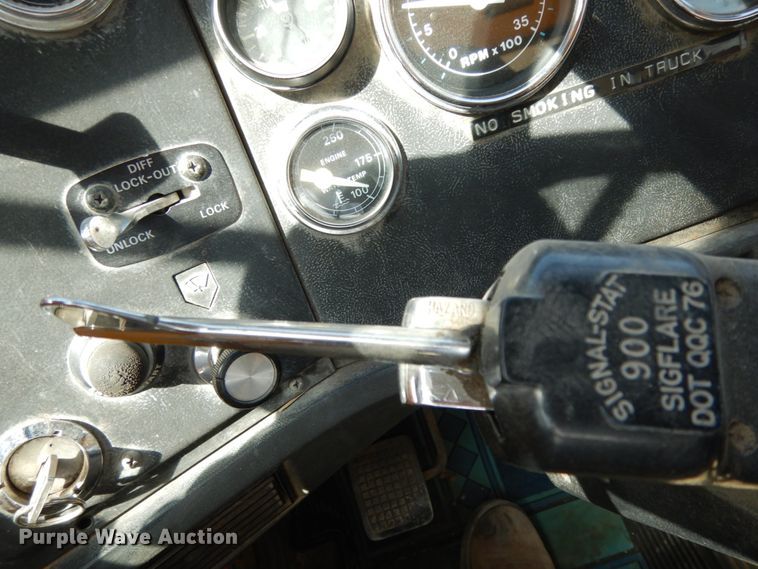 image for item DC2157 1992 Ford LTA9000  vacuum truck