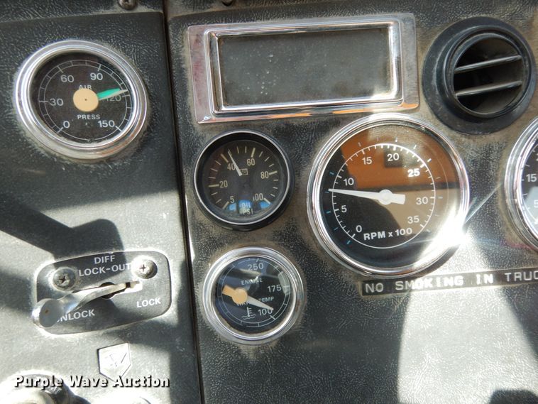 image for item DC2157 1992 Ford LTA9000  vacuum truck