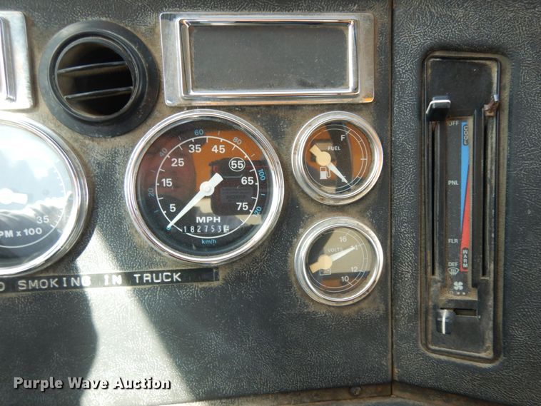 image for item DC2157 1992 Ford LTA9000  vacuum truck