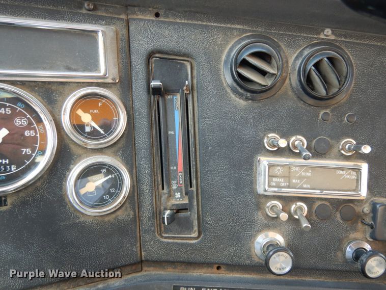 image for item DC2157 1992 Ford LTA9000  vacuum truck