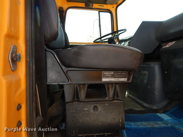 image for item DC2157 1992 Ford LTA9000  vacuum truck