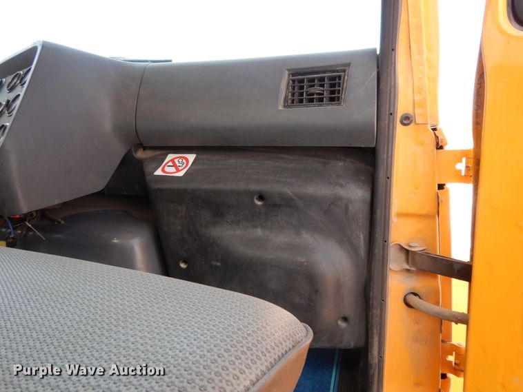 image for item DC2157 1992 Ford LTA9000  vacuum truck