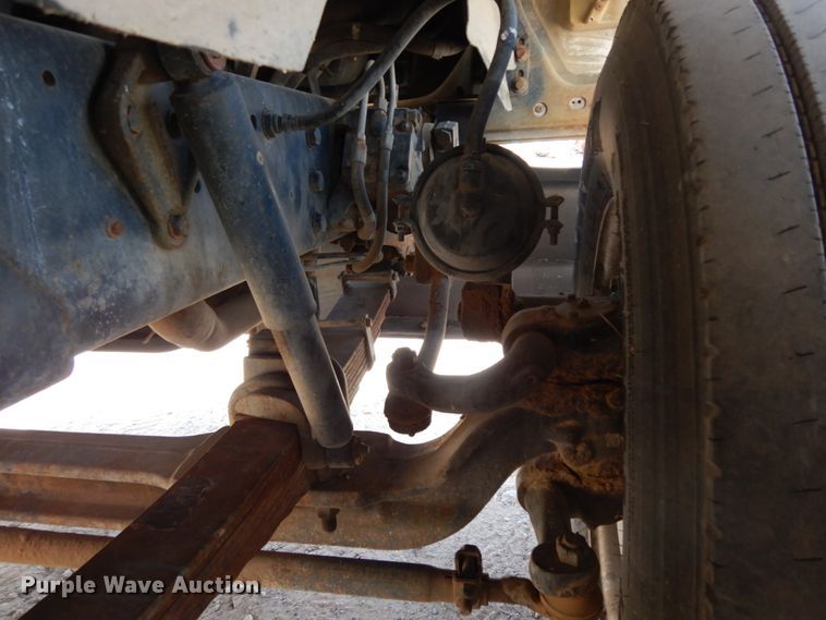 image for item DC2157 1992 Ford LTA9000  vacuum truck